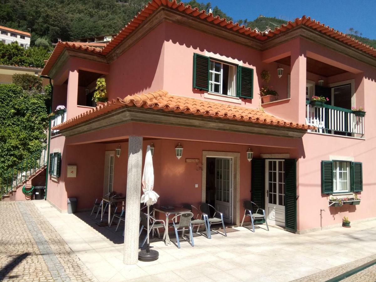 Отель Residencial Ribeiro Герес Экстерьер фото